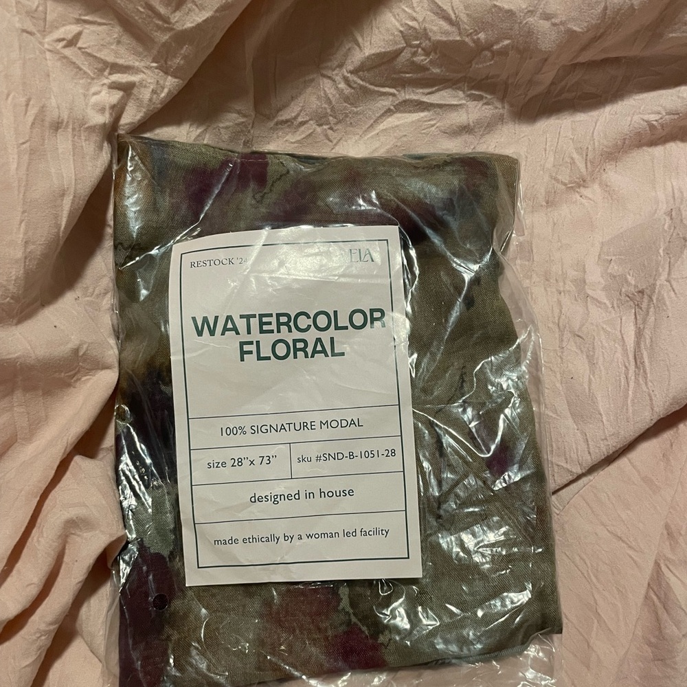 BRAND NEW UNOPENED WATERCOLOR FLORAL VELA HIJAB- OPEN TO OFFERS